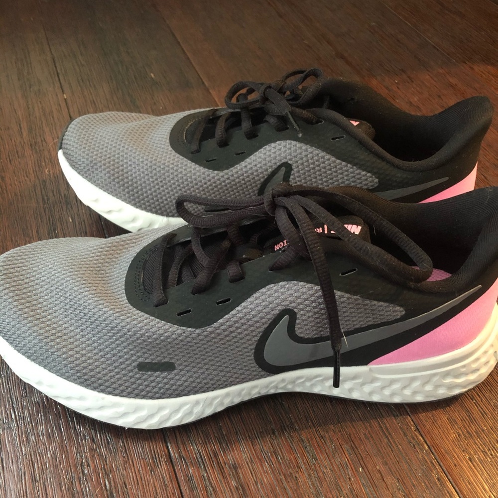 Nike Revolution 5: Size 10